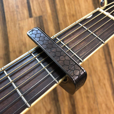 Thalia B-STOCK B-STOCK Capo | Deluxe 24K Gold / Black Dragon Scales