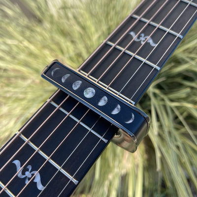 Thalia B-STOCK B-STOCK Capo | Deluxe Chrome / Moon Phases on Pearl