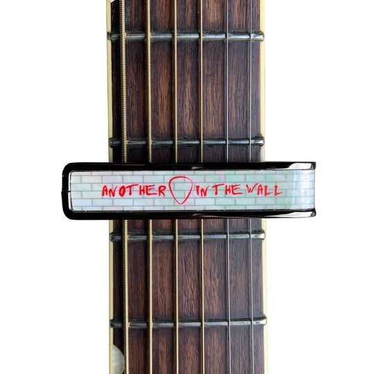 Thalia Capo The Wall of Pearl | Limited Edition Capo Black Chrome / Red